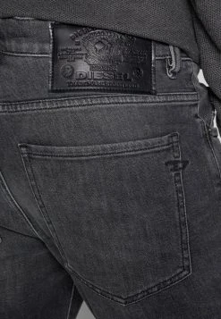 Remise En Ligne Diesel VOCS - Jean droit jeans normale homme -Boutique France Diesel 0078e1309dbf429e97da54ca8e3e8e34