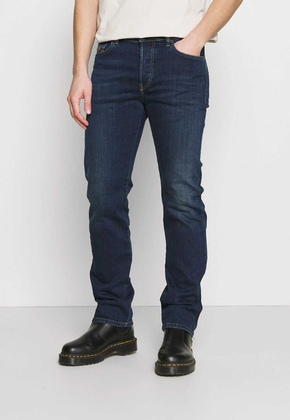 Diesel Qualité garantie 100% D-MIHTRY - Jean droit jeans normale homme 1 Diesel Qualité garantie 100% D-MIHTRY - Jean droit jeans normale homme