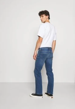 Diesel LARKEE-X - Jean droit Prix Usine jeans normale male -Boutique France Diesel 0fea9159f1944150839c38961952e29b