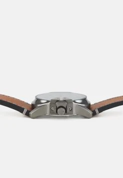 Diesel Vendre MASTER CHIEF - Montre montres et bijoux boucle ardillon male -Boutique France Diesel 1ad8836731114acf9533bfe3356bde33