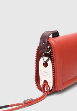 Diesel Sac bandoulière Un Tarif Préférentiel sacs fermeture éclair femme -Boutique France Diesel 1d6eabf81e024b9895b37f48e8bfe355