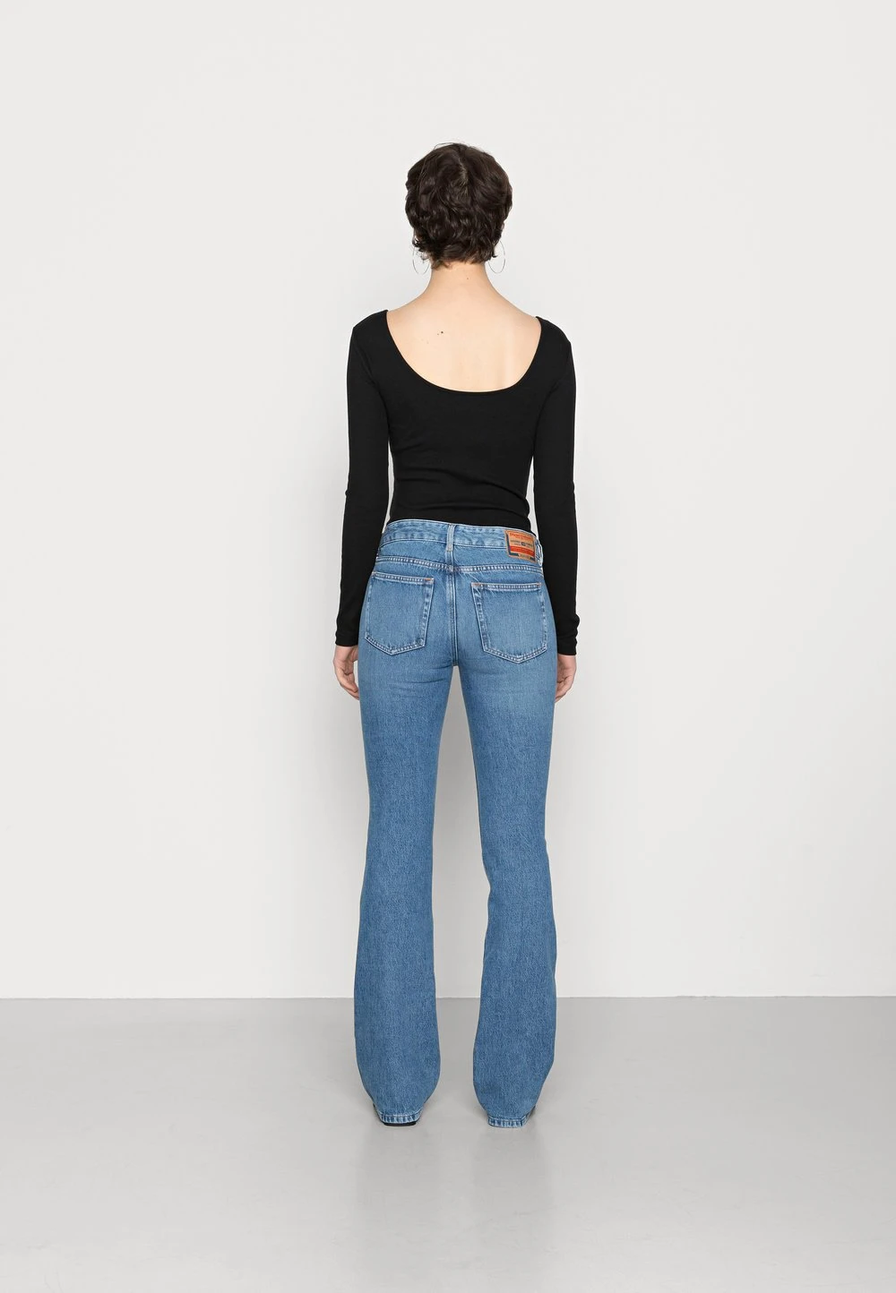 Diesel Prix Distinctifs 1969 D-EBBEY - Jean flare jeans basse female 3 Diesel Prix Distinctifs 1969 D-EBBEY - Jean flare jeans basse female – Image 3
