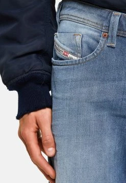 Diesel LARKEE - Jean droit Qualité Supérieure jeans normale homme -Boutique France Diesel 2a70c8e2a10249a094b03525ed8adfc3