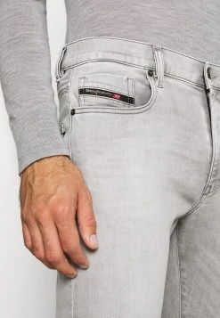 Diesel Jean droit Prix Distinctifs jeans basse male 46 Diesel Jean droit Prix Distinctifs jeans basse male -Boutique France Diesel 2d0bad2b7bc04b00824b6320ec51fa58