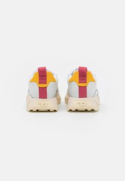 Diesel S-TYCHE LOW CUT W - Baskets basses En promotion sneakers rond femme 10 Diesel S-TYCHE LOW CUT W - Baskets basses En promotion sneakers rond femme -Boutique France Diesel 31ed992bacc14bab889b846cbf3fb382