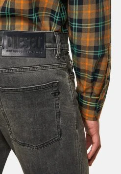 Vendre Diesel Jean droit jeans normale homme 9 Vendre Diesel Jean droit jeans normale homme -Boutique France Diesel 356cf50b7372401a87c234c900a90b4d