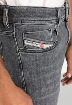 Diesel 1979 SLEENKER - Jean slim Petit Prix jeans normale homme -Boutique France Diesel 37b153681c6a4faebb23c311d32070ba