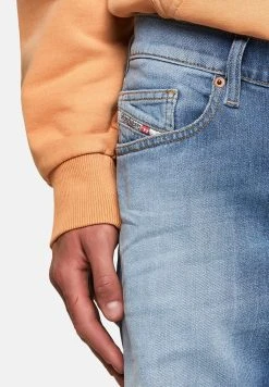 Diesel D-MIHTRY - Jean droit Prix Ourlé jeans braguette à boutons homme 9 Diesel D-MIHTRY - Jean droit Prix Ourlé jeans braguette à boutons homme -Boutique France Diesel 3867f71d48fe45ffb261a493df9f3c48