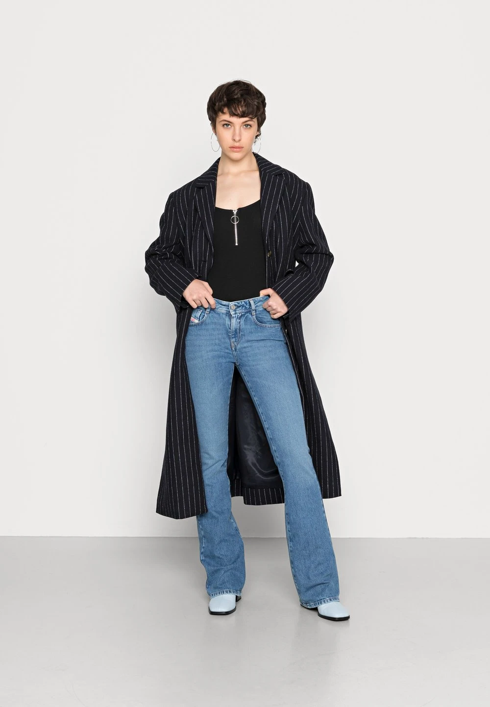 Diesel Prix Distinctifs 1969 D-EBBEY - Jean flare jeans basse female 2 Diesel Prix Distinctifs 1969 D-EBBEY - Jean flare jeans basse female – Image 2