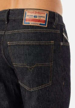 Diesel Se Vend Bas Prix Jean droit jeans normale homme -Boutique France Diesel 444a9e88c438405c894060b4adabfc94