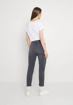 Diesel FAYZA - Jean boyfriend 50% Off De Vente jeans normale femme -Boutique France Diesel 48f8f65f848f4b95bf532d226816eeba