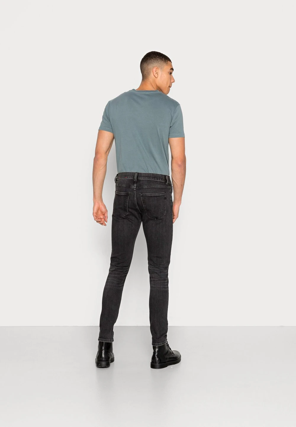 Diesel 2019 D-STRUKT - Jean droit Rabais jeans normale male 3 Diesel 2019 D-STRUKT - Jean droit Rabais jeans normale male – Image 3
