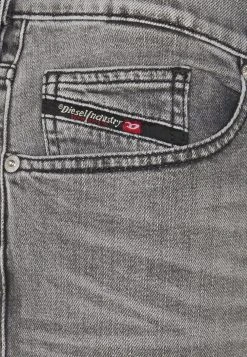 Prix Acceptable Diesel D-MIHTRY - Jean droit jeans normale male -Boutique France Diesel 49cf3d5467814560999d4a729f53e9b8