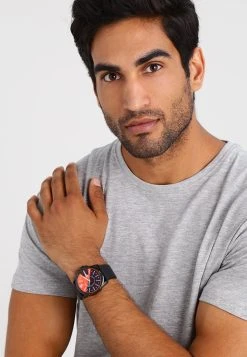 Diesel MASTER CHIEF - Montre à aiguilles Prix Distinctifs montres et bijoux boucle ardillon homme