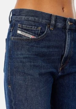 Diesel Garantie De Qualité 100% AIR - Jean droit jeans normale femme -Boutique France Diesel 7a33ecdc81fa4b4f9aeffd3f481ad21b