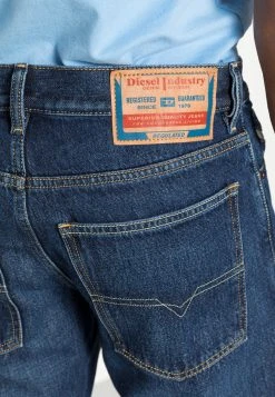 Diesel Petit Prix 1995 - Jean droit jeans normale male 14 Diesel Petit Prix 1995 - Jean droit jeans normale male -Boutique France Diesel 80211d7dedbd4fda919d4e900777273f