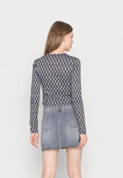 Diesel T INACROP - T-shirt à manches longues Promos t-shirts et tops col rond femme -Boutique France Diesel 83f89fd1d1d3462c9cc5e7daeaad5ca2