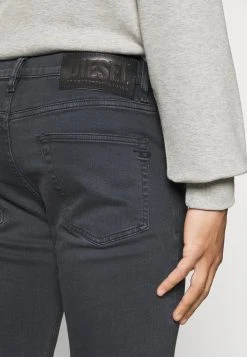 Diesel Vendre-Réclame Jean droit jeans normale homme -Boutique France Diesel 85ca320802f14b79be489ef4bb8a5c3c