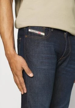 Diesel Rabais Jean droit jeans normale male -Boutique France Diesel 8ee4fffa684144a5a7b136fd9fdbc7de