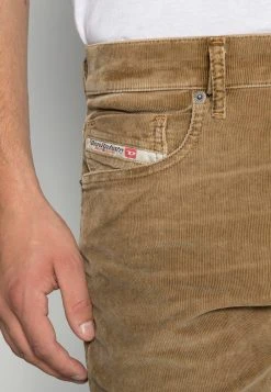 Diesel Prix Refroidis Jean droit jeans normale homme 42 Diesel Prix Refroidis Jean droit jeans normale homme -Boutique France Diesel 997e17ab98cc4c7386316c5630ebad86