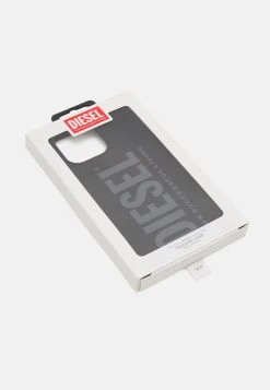 Vendre-Réclame Diesel CASE FOR IPHONE 13 MAX UNISEX - Étui à portable tech et audio imprimé -Boutique France Diesel 9b31462dddc241d9afe5c8bcfba516cf