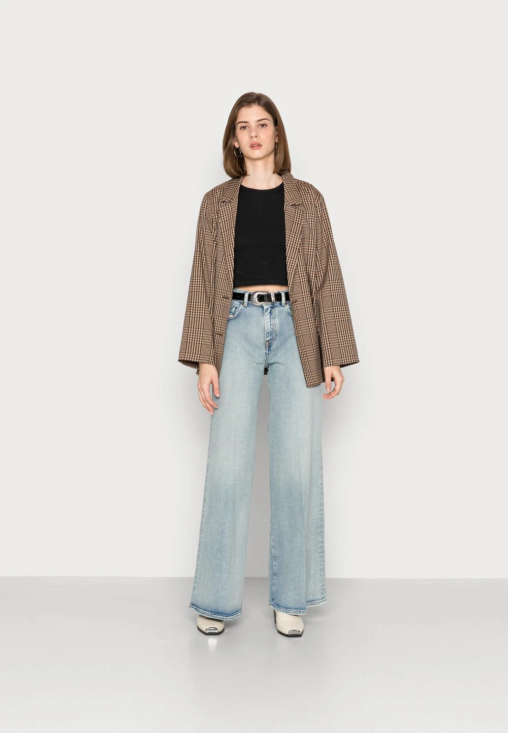 Qualité Excellente Diesel 1978 - Jean bootcut jeans haute femme 2 Qualité Excellente Diesel 1978 - Jean bootcut jeans haute femme – Image 2