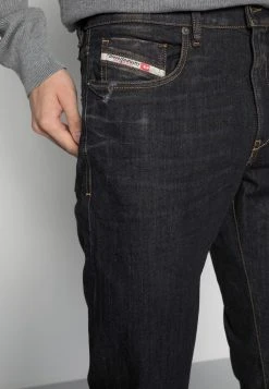 Diesel Jean droit Assurance De l’Authenticité jeans normale male -Boutique France Diesel a0d19171f271401386cba3ed396ba081