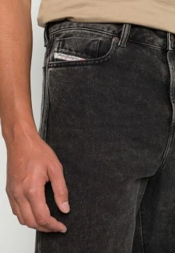 Prix Abordable Diesel 1955 - Jean droit jeans normale homme -Boutique France Diesel ab08c3c08afe4e30aba6575623d8d648