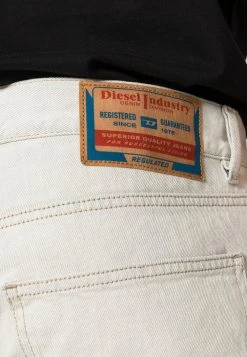 Diesel 1995 - Jean droit Petit Prix jeans normale homme -Boutique France Diesel b0650c35accc429ebb09f02e65db2ab1