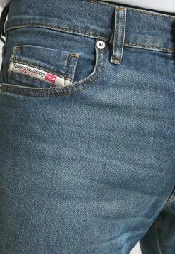 Réduction Diesel Jean droit jeans normale male -Boutique France Diesel b34b90ee6b824074940c3b5bfb7eacd1