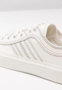 50% Off De Vente Diesel Baskets basses baskets & sneakers rond femme -Boutique France Diesel b7e385c6c0ba4fb99d5a644c2b9c8c0b