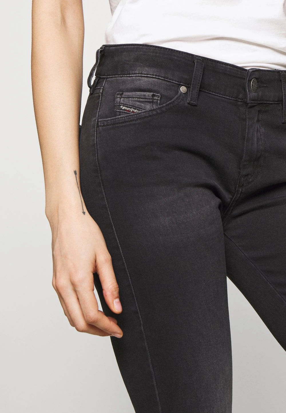 Vendre-Réclame Diesel SLANDY - Jeans Skinny normale female 4 Vendre-Réclame Diesel SLANDY - Jeans Skinny normale female – Image 4