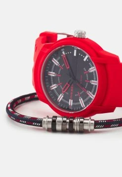 Diesel SET - Montre Prix Distinctifs montres et bijoux boucle ardillon homme -Boutique France Diesel c62cb18066994e7a8a4eac414e0b5322