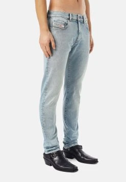 Diesel Soldes En Ligne Jean slim jeans basse homme -Boutique France Diesel c77f661055544bfb871e4b08ac3b23be