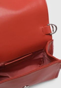 Diesel Sac bandoulière Un Tarif Préférentiel sacs fermeture éclair femme -Boutique France Diesel cad8456d99a84930bbd75afd5aeb0448