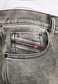 Diesel qualité absolue Jean droit jeans basse homme -Boutique France Diesel e931f370ddba4488acdb53038ef1cdf6